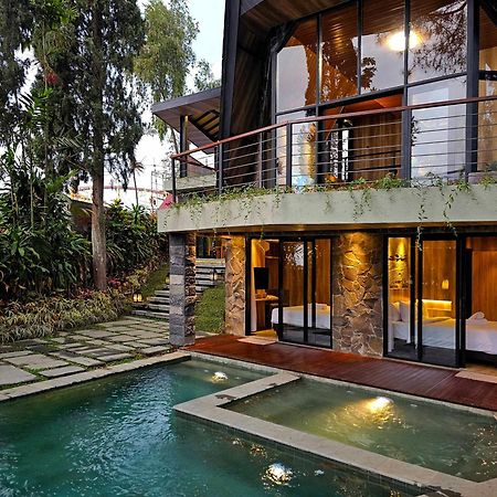 Villa 4-Br Klub Bunga No 4 Batu Malang Exterior photo